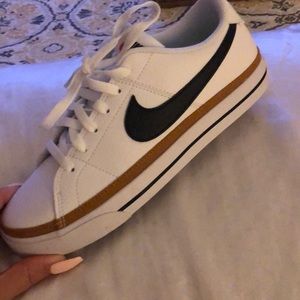 Women’s Nike court legacy next nature shoe